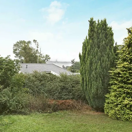 Two-bedroom Holiday In 3 *