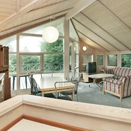 Two-bedroom Holiday In 3 * Bogø By