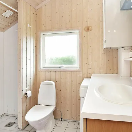 Two-bedroom Holiday In 3
